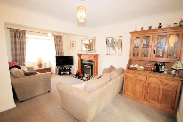 47, Frenchmans Close, Toddington photo 2