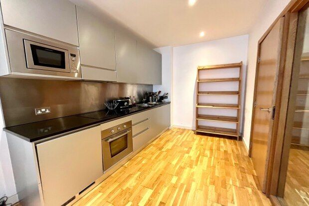 Flat to rent in Roberts Wharf, Leeds