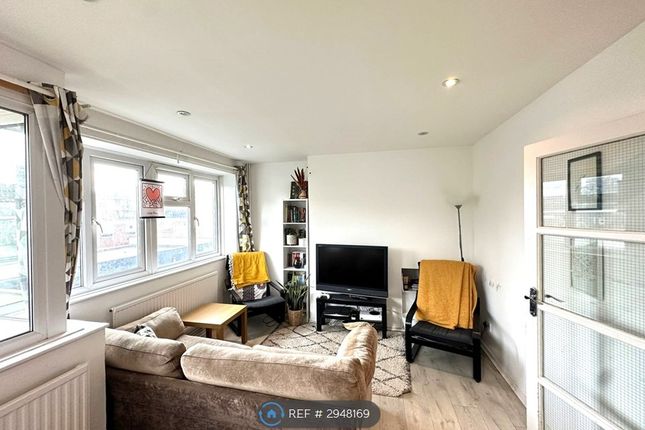 Flat, Chaucer Court Milton Garden Estate, London photo 5