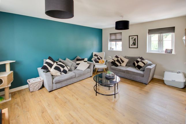 80, Sister Ann Way, East Grinstead photo 4