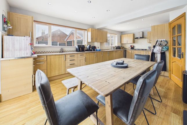 22 Heathfield Drive, Manchester photo 4
