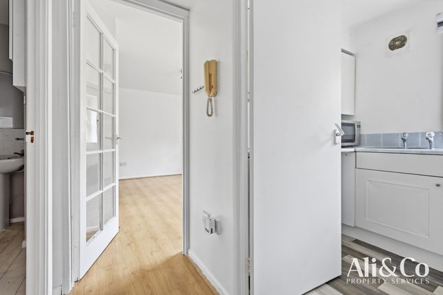56 Lewes Close, Grays photo 2