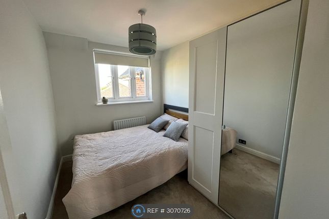 Flat  Willows Court, Sir Cyril Black Way, Wimbledon photo 3