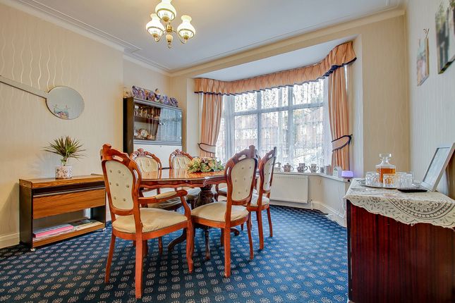 77, Ashness Gardens, Greenford photo 2