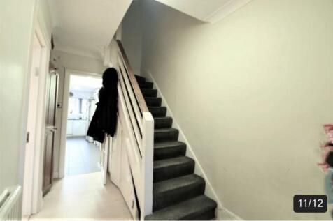 6 Boyne Avenue, Hendon, London photo 2