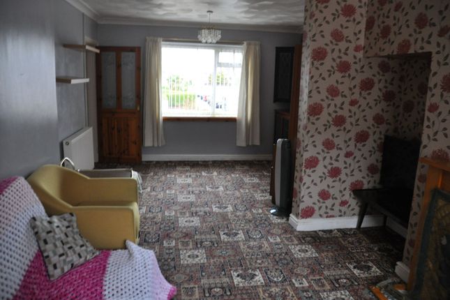 13 Maes Hedd, Holyhead photo 3