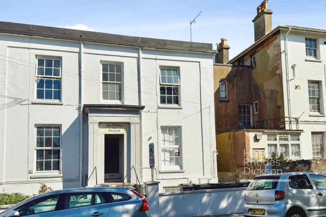 2-bed flat on Flat 5, Oxford House, 10, Barfield, Isle of Wight, £55,000
