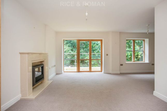 1-bed flat on Flat 61 Austin Place, Oatlands Drive, Weybridge, £340,000