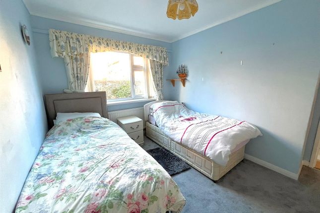 3, Willows Drive, Hornsea photo 2
