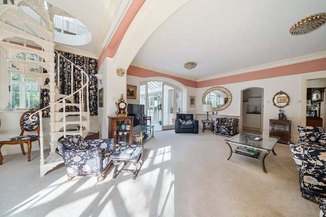 Oakleigh, 15, Mayfield Road, Weybridge photo 4
