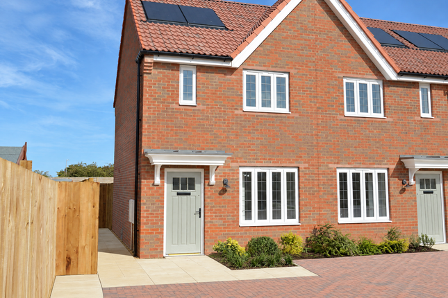 2-bed terraced on Jubilee Avenue, Walton, Felixstowe, £250,000