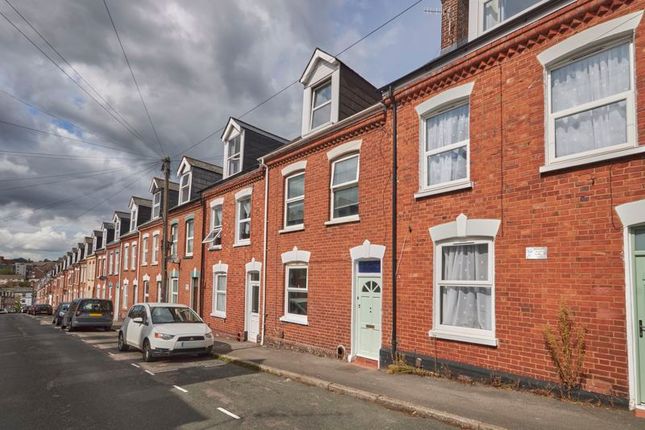 5-bed terraced on Portland Street, Exeter, £3,200/mo