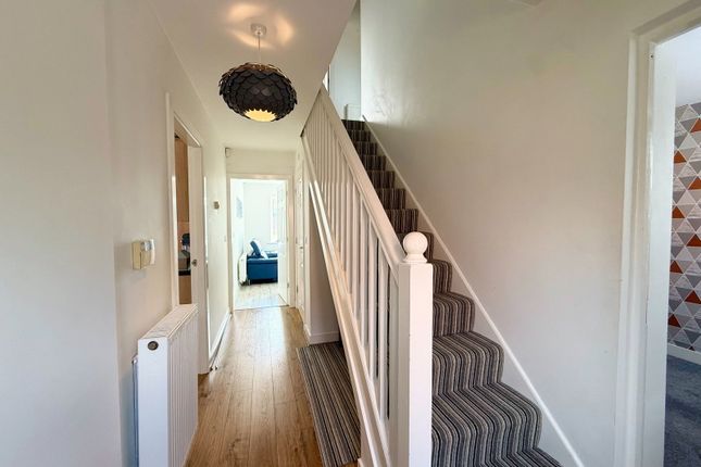 4, Woods Close, Burton-on-trent photo 2