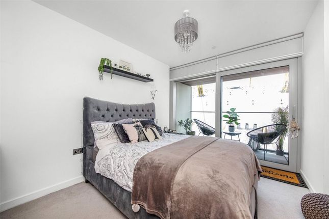 509, 18, Cutter Lane, London photo 4