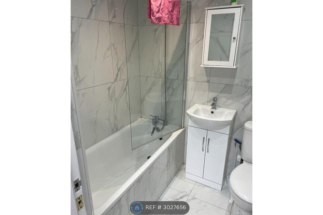 Flat, Stellar House High Road, London photo 3