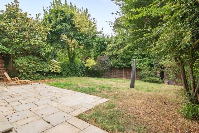5, Shrublands Drive, Surrey photo 4