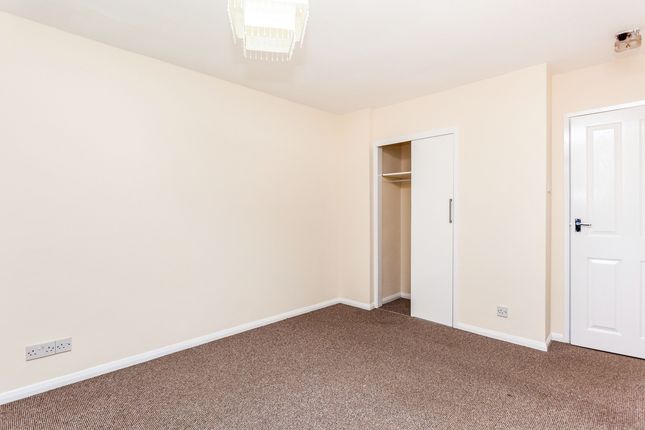 Flat 18 Knyveton Court, Grove Road, Burgess Hill photo 5