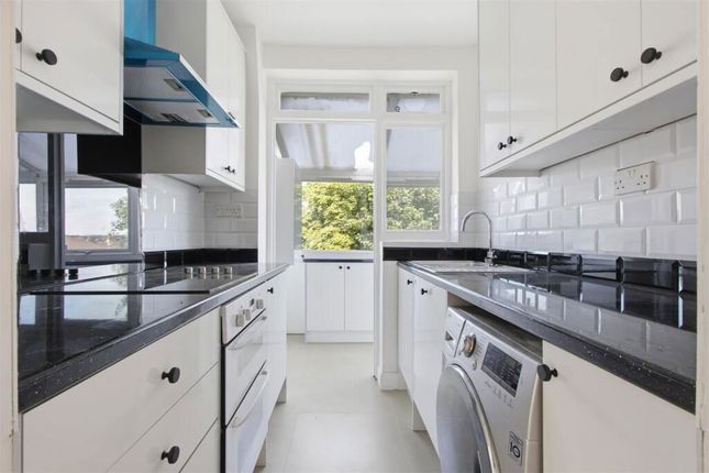 66, Roding Lane North, Woodford Green photo 4