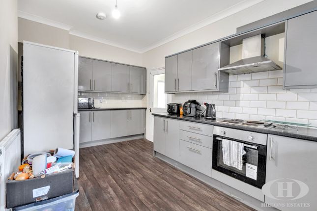 Flat 4, 10-20 Grosvenor Road, Southall photo 3