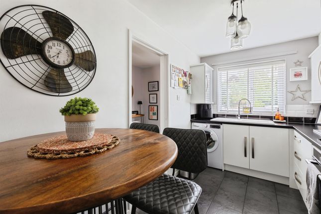 1, Russell Close, Southam photo 4