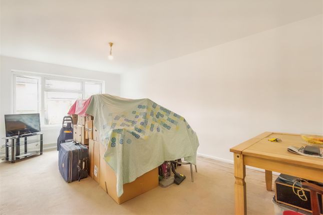 40, Bushfield Drive, Redhill photo 2