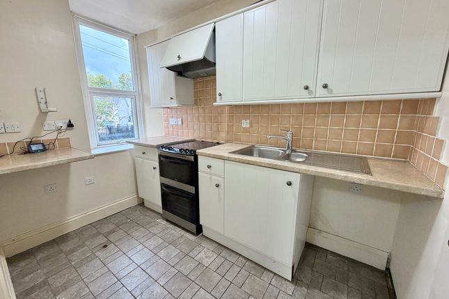 Flat 4, 41 Morgan Avenue, Torquay photo 3
