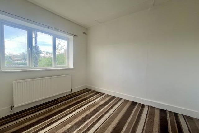 209, Walton Road, Woking photo 4