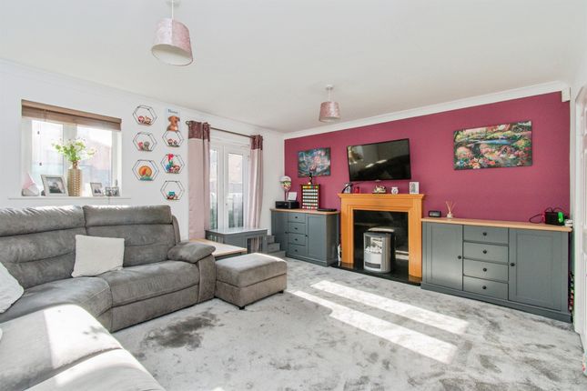 6, Stonecrop Drive, Castleford photo 2