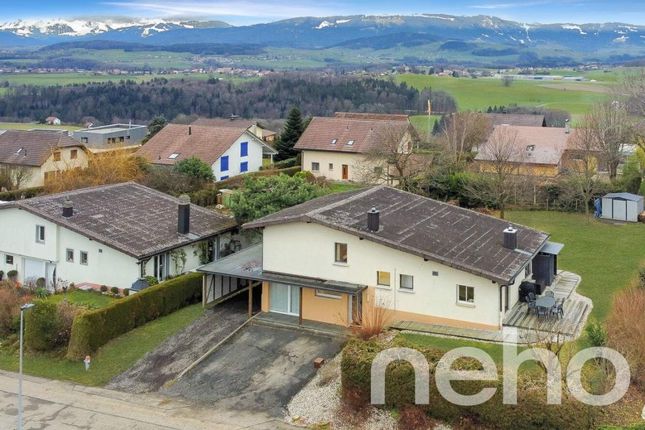 Thumbnail Villa for sale in Neyruz, Canton De Fribourg, Switzerland