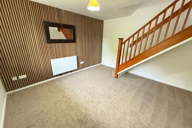 14 Waterside, Edlesborough, Buckinghamshire photo 2