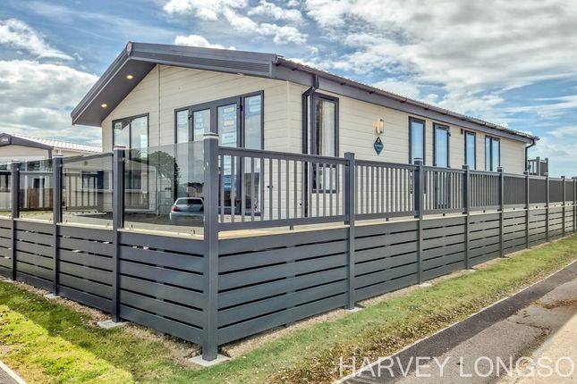 2-bed caravan on Solent Breezes Holiday Park, Hook Lane Warsash, Near Southampton, £249,995