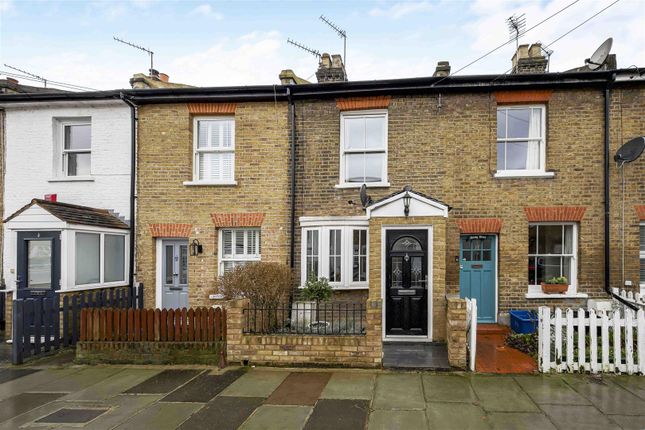 Thumbnail Cottage for sale in Chestnut Road, Twickenham