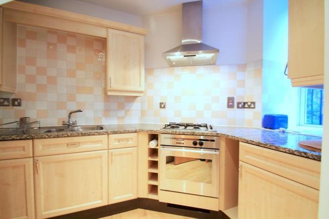 Flat 3, 43, Bartholomew Close, London photo 4