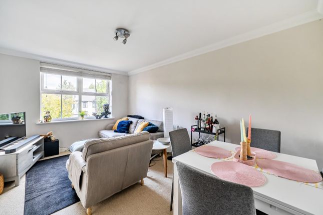 Flat 39, Clarendon Court 128-132, Clarence Road, Windsor photo 4