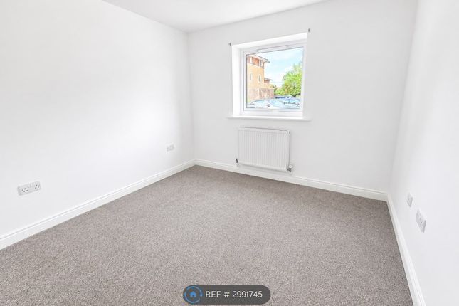 Flat, Southwood Court Stafford Avenue, Gidea Park photo 5