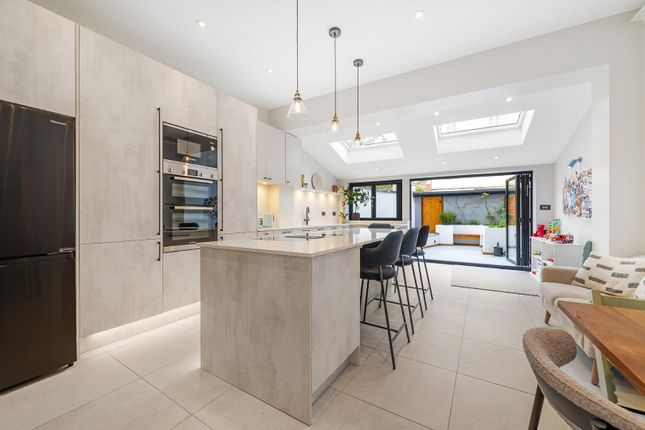 End terrace house for sale in Brockwell Park Row, London