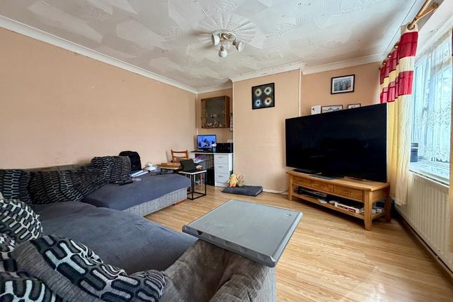 8, Oakside Road, Canterbury photo 2