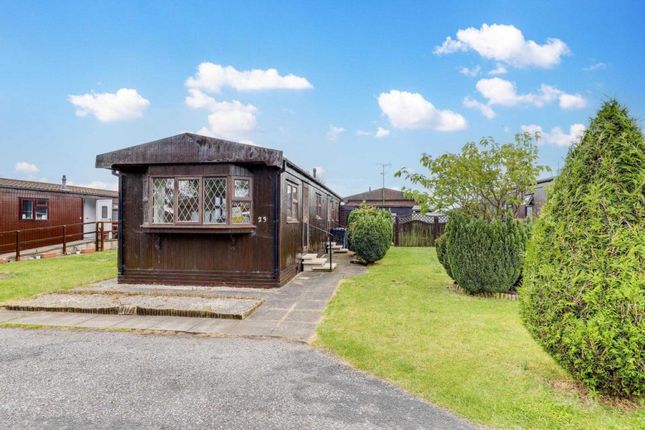 1-bed caravan on The Elms Retirement Park, Torksey, £55,000