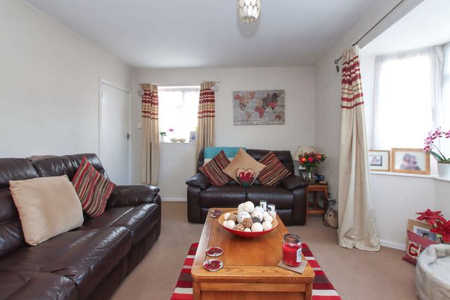 21, White Hart Drive, Hemel Hempstead photo 2