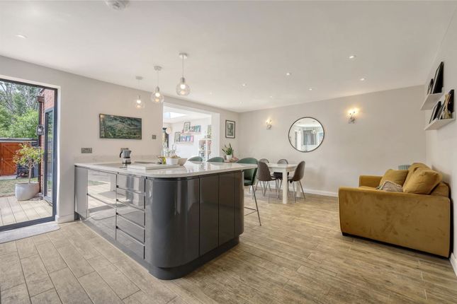 31a, Roydon Road, Stanstead Abbotts photo 4
