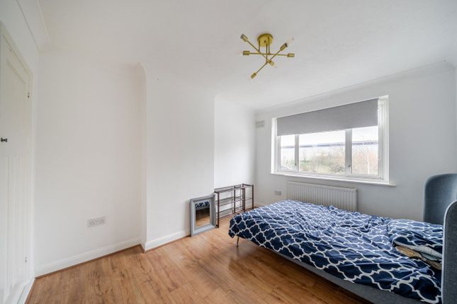 106, Selworthy Road, London photo 3