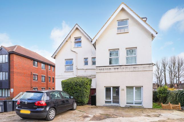 Flat for sale in 25 Hook Road, Surbiton, Surrey