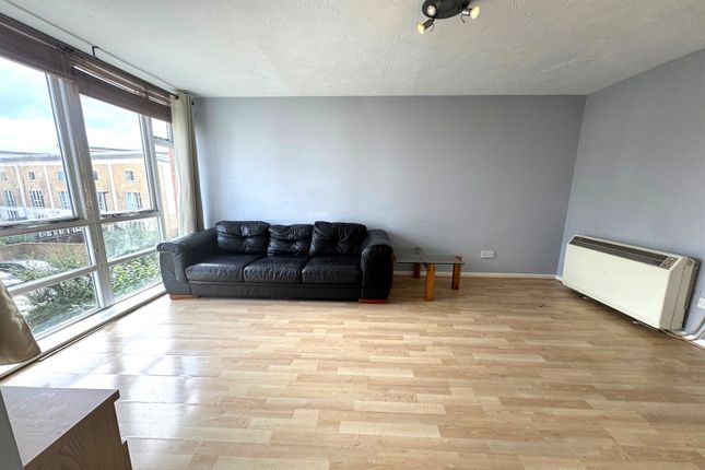 11 Felixstowe Court, Galleons Lock, London photo 4