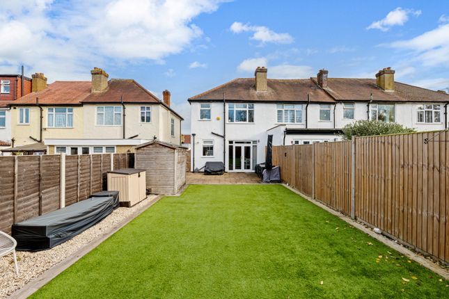 122, Stoneleigh Avenue, Worcester Park photo 2