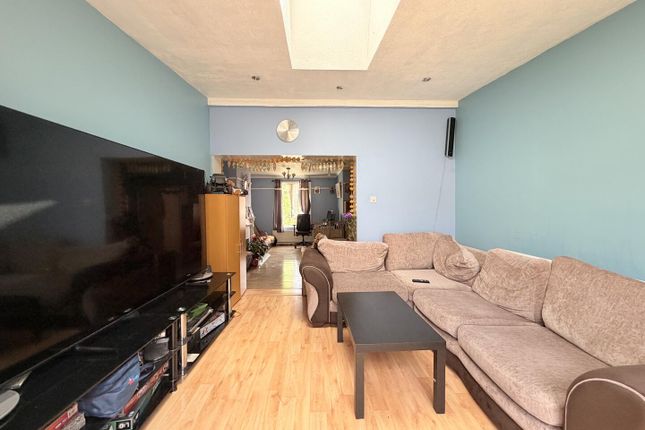 72, Abbey Drive, Luton photo 5