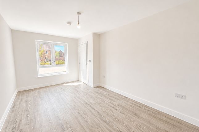 14, Gault Crescent, Cambridgeshire photo 4