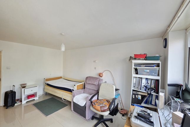 1-bed flat on Flat 24 52, Mapesbury Road, London, £325,000