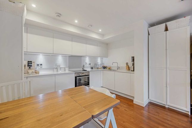 6, Rutherford House, London photo 4