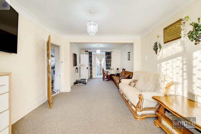 End terrace house for sale in Clevedon Gardens, Cranford