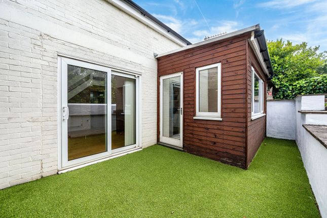 Eastcombe Avenue, Blackheath photo 4